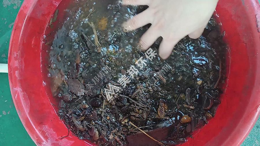 脫水前的中藥渣 脫水前的中藥渣